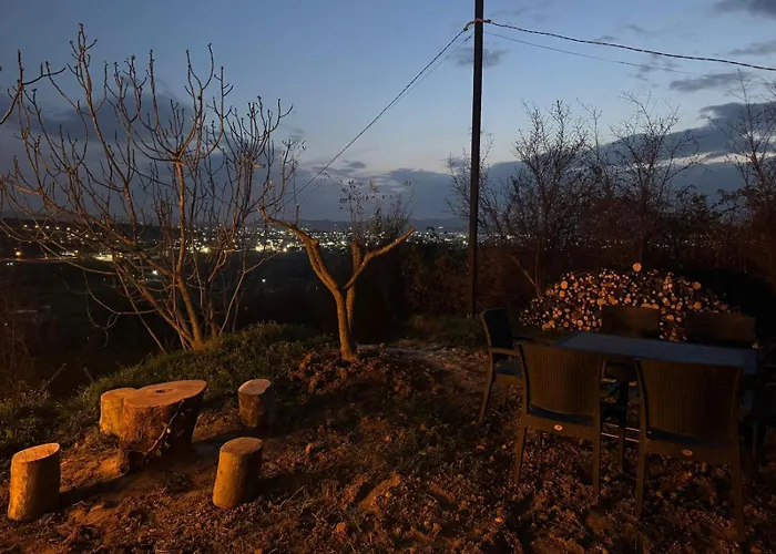 Cozy Forest Alpehytte Tirana